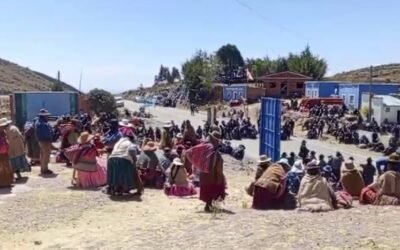 Facción de campesinos levanta bloqueos a Copacabana e instruye marcha hasta el centro de La Paz