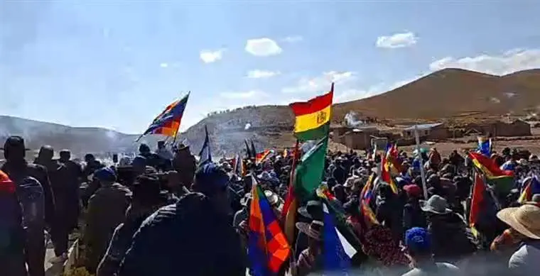 Marcha evista llega a Vila Vila y empieza enfrentamiento con el bloque de arcistas